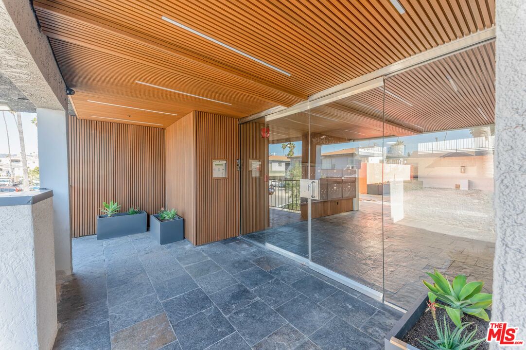 134 N Mariposa Ave Unit: 310