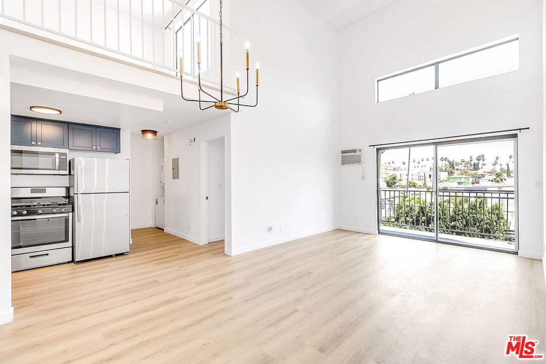 134 N Mariposa Ave Unit: 310
