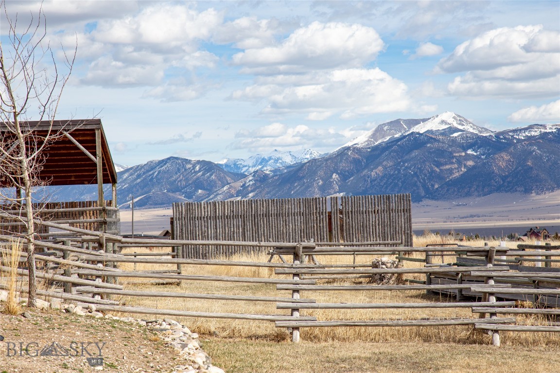 283 Hayfield Loop Trail