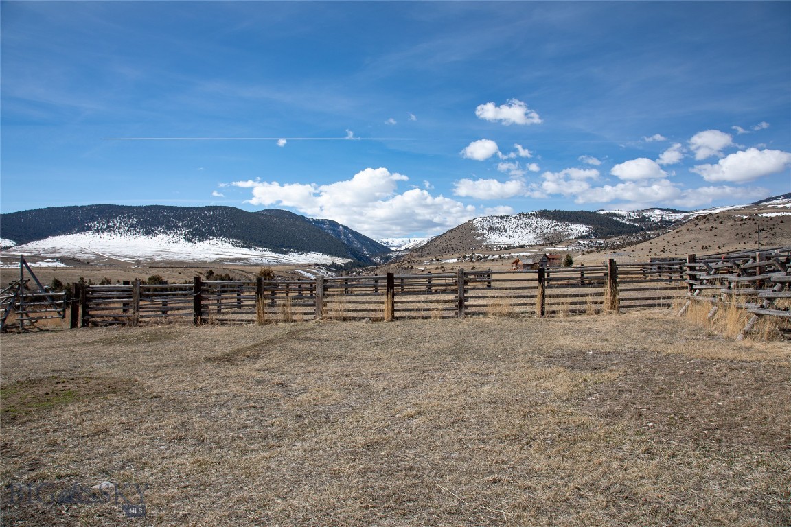 283 Hayfield Loop Trail