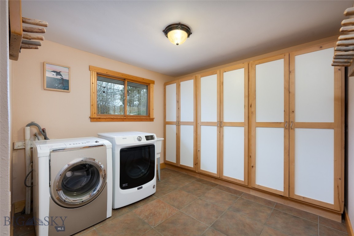 209 W Fagin Street