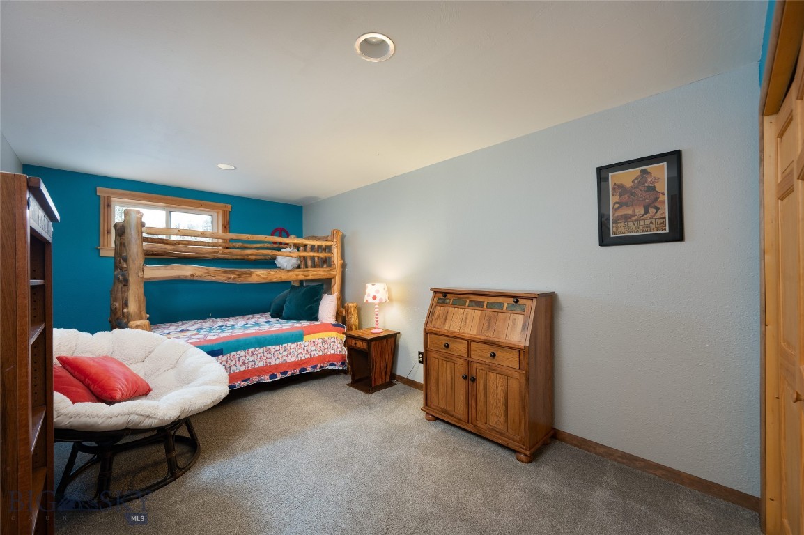209 W Fagin Street