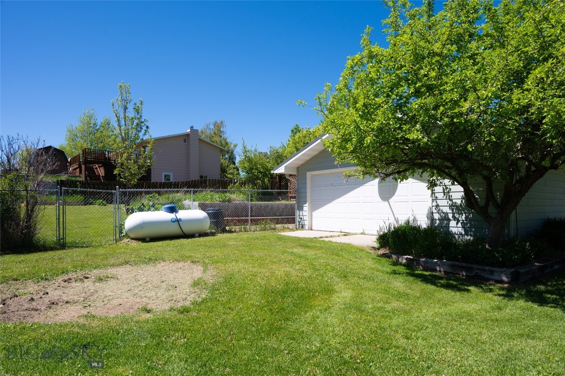 209 W Fagin Street