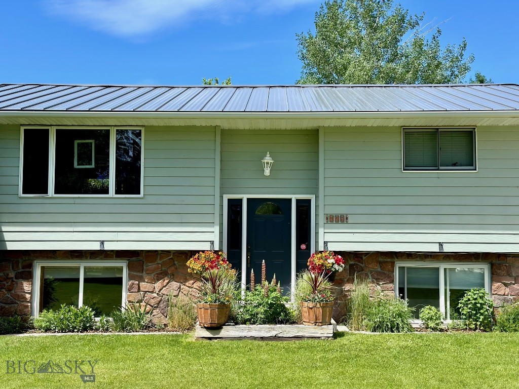209 W Fagin Street
