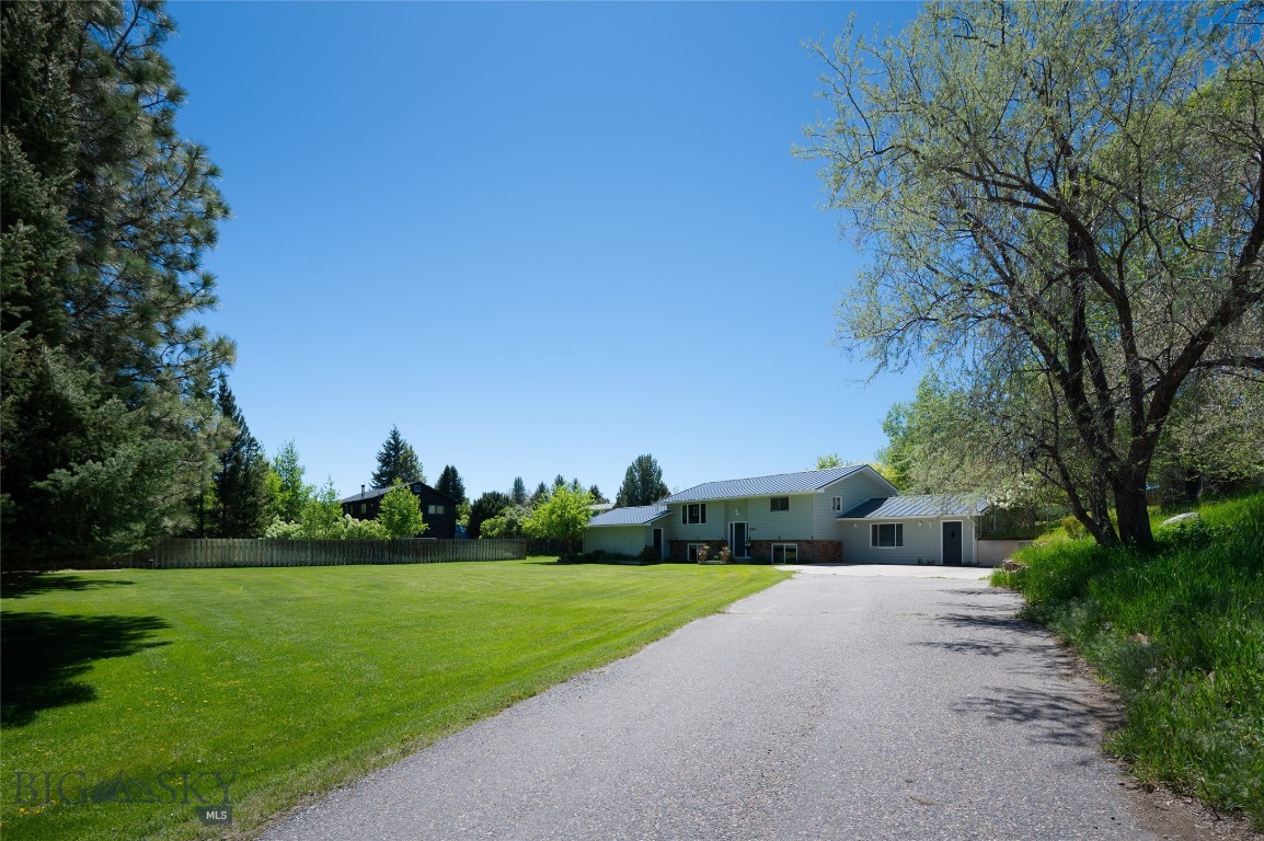 209 W Fagin Street
