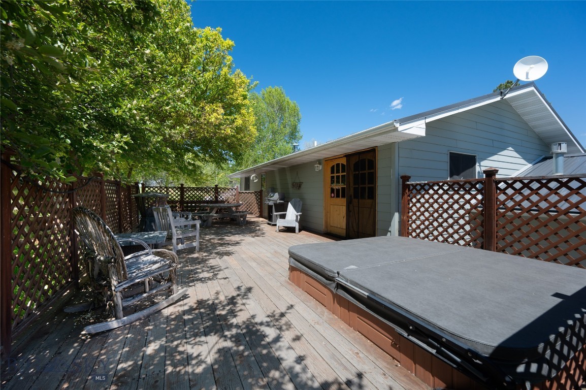 209 W Fagin Street