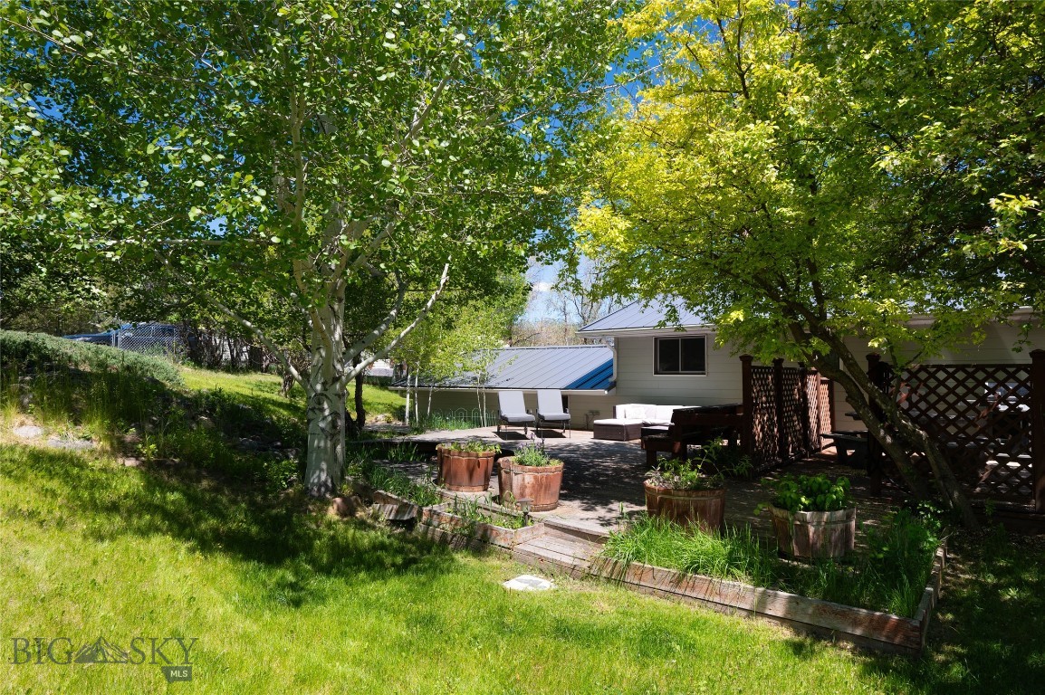 209 W Fagin Street