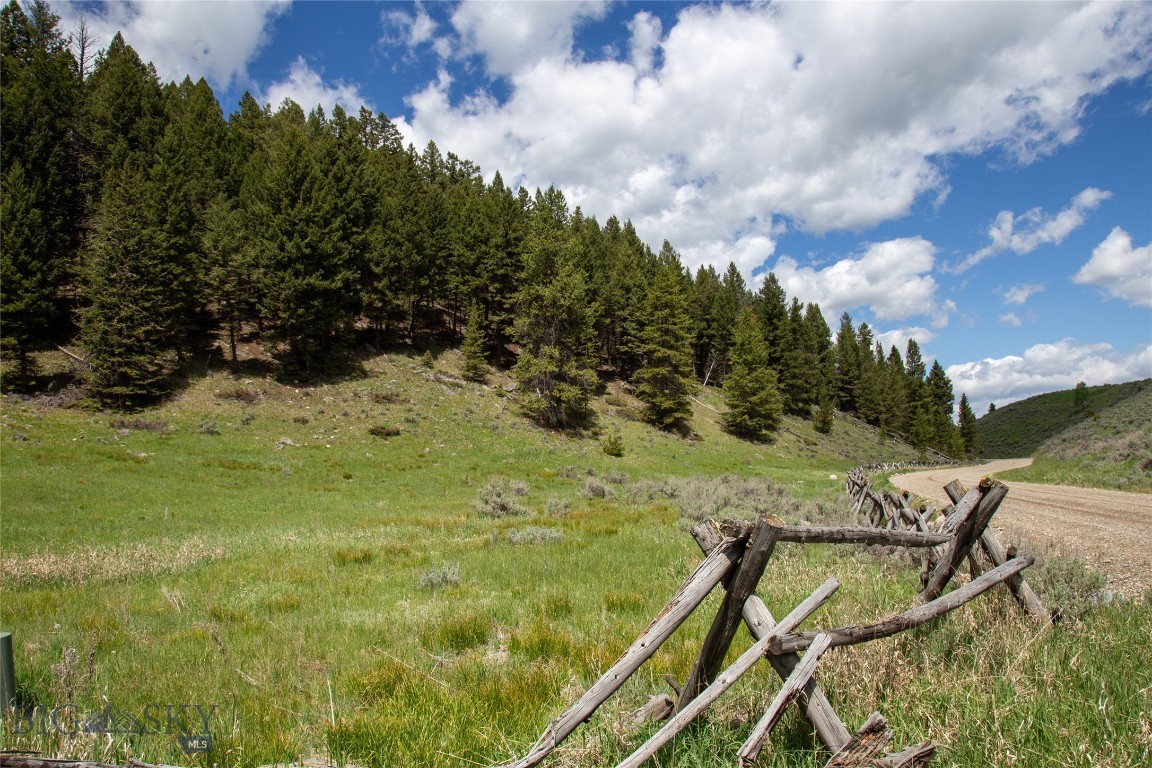 66 Dutchman Trail