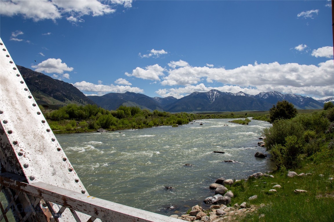 66 Dutchman Trail
