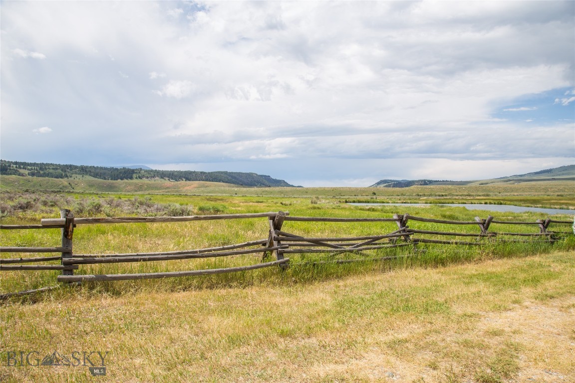 66 Dutchman Trail