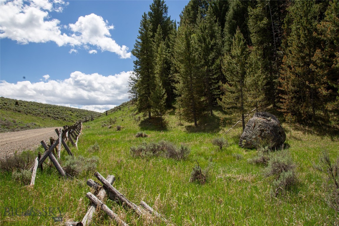 66 Dutchman Trail