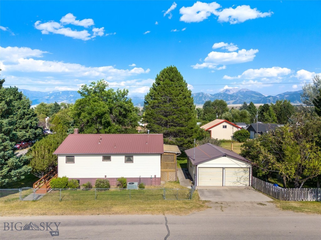 101 E Armitage Street