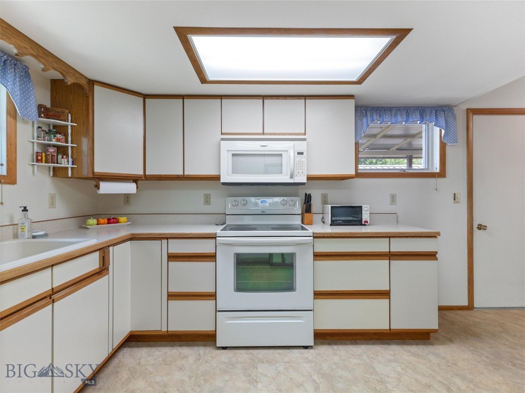 101 E Armitage Street