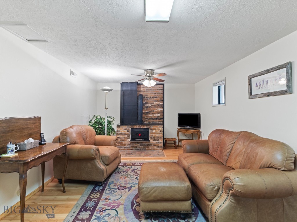 101 E Armitage Street