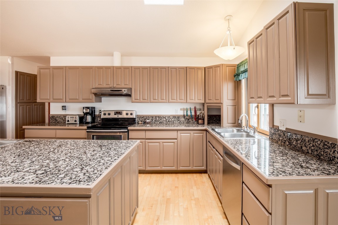 53 Hilltop Trail