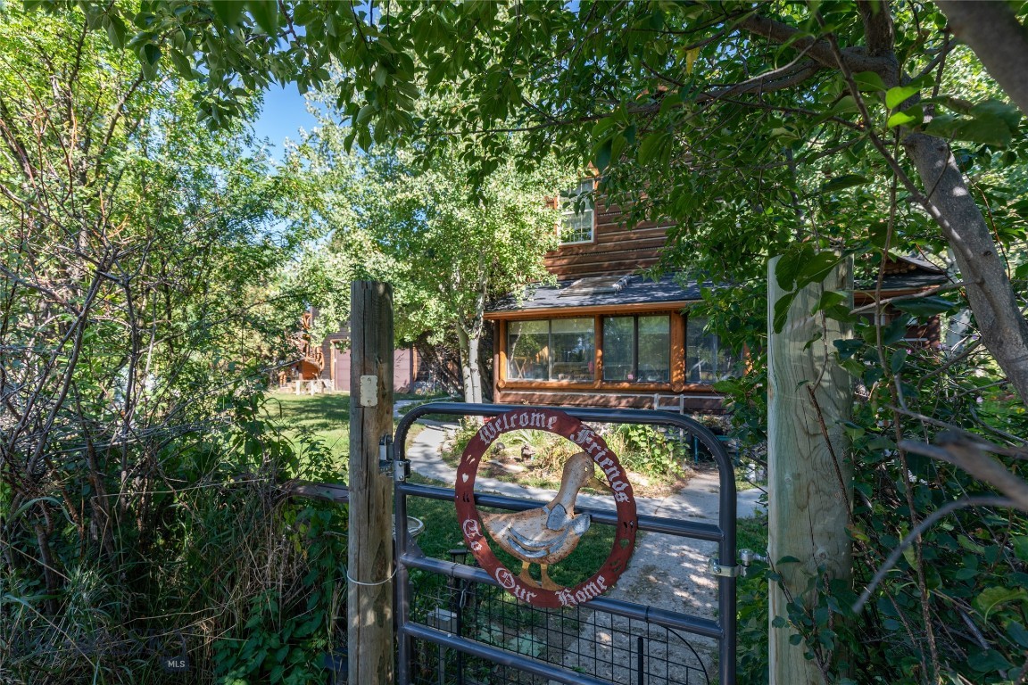 202 W Armitage Street