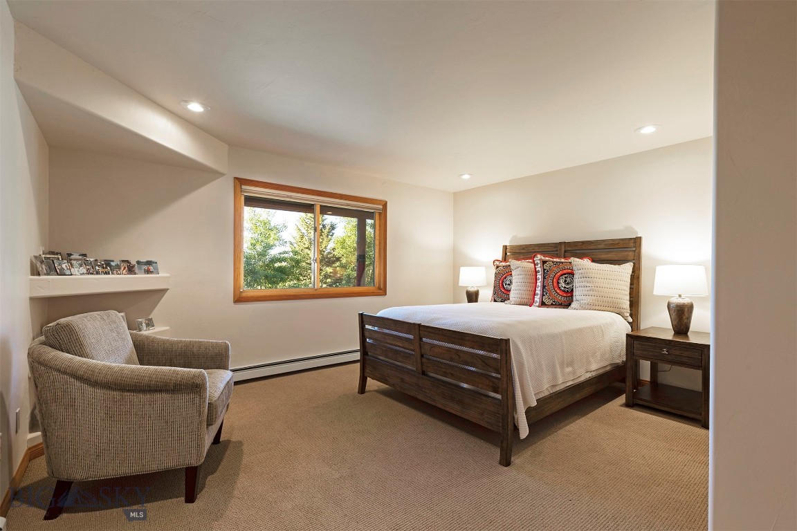 952 N Meadow Creek Rd