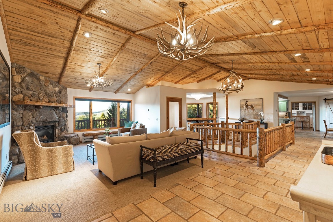 952 N Meadow Creek Rd