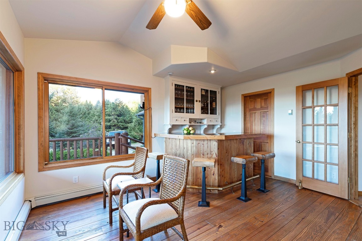 952 N Meadow Creek Rd