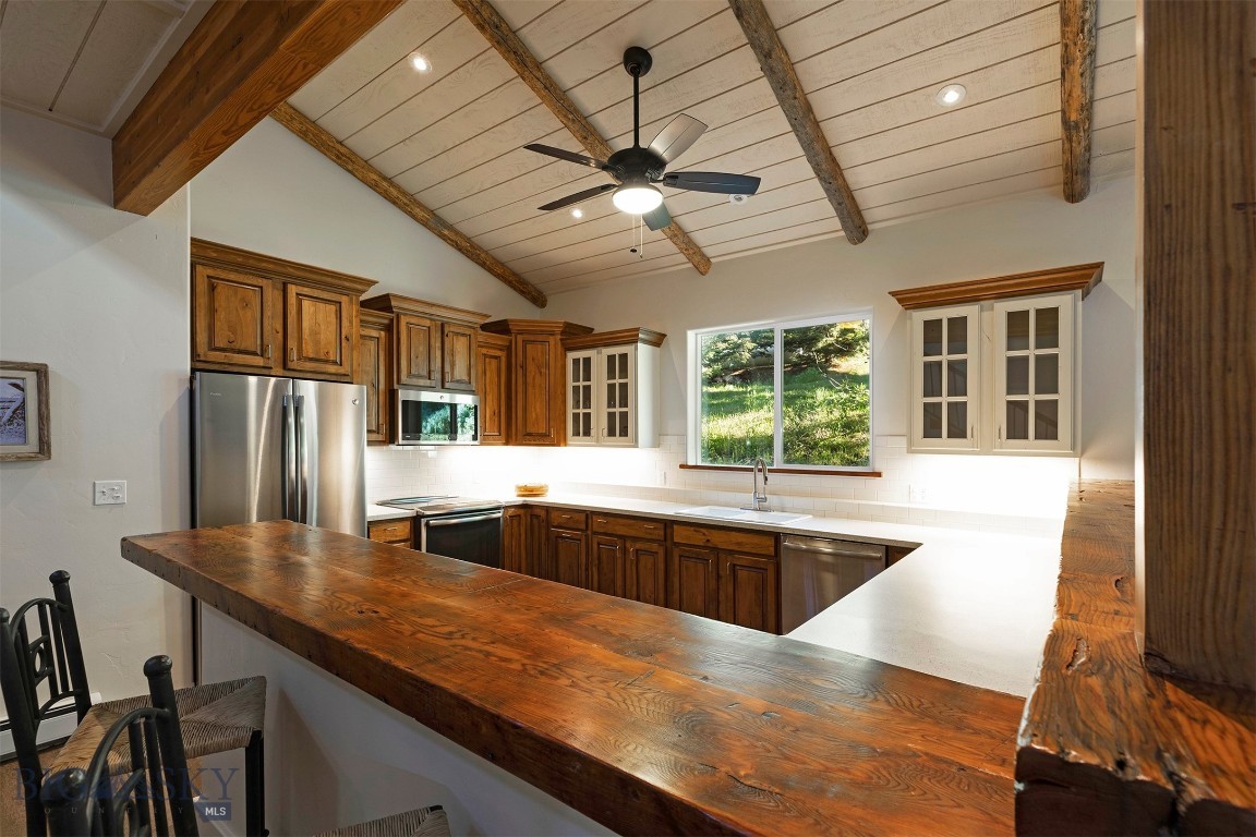 952 N Meadow Creek Rd