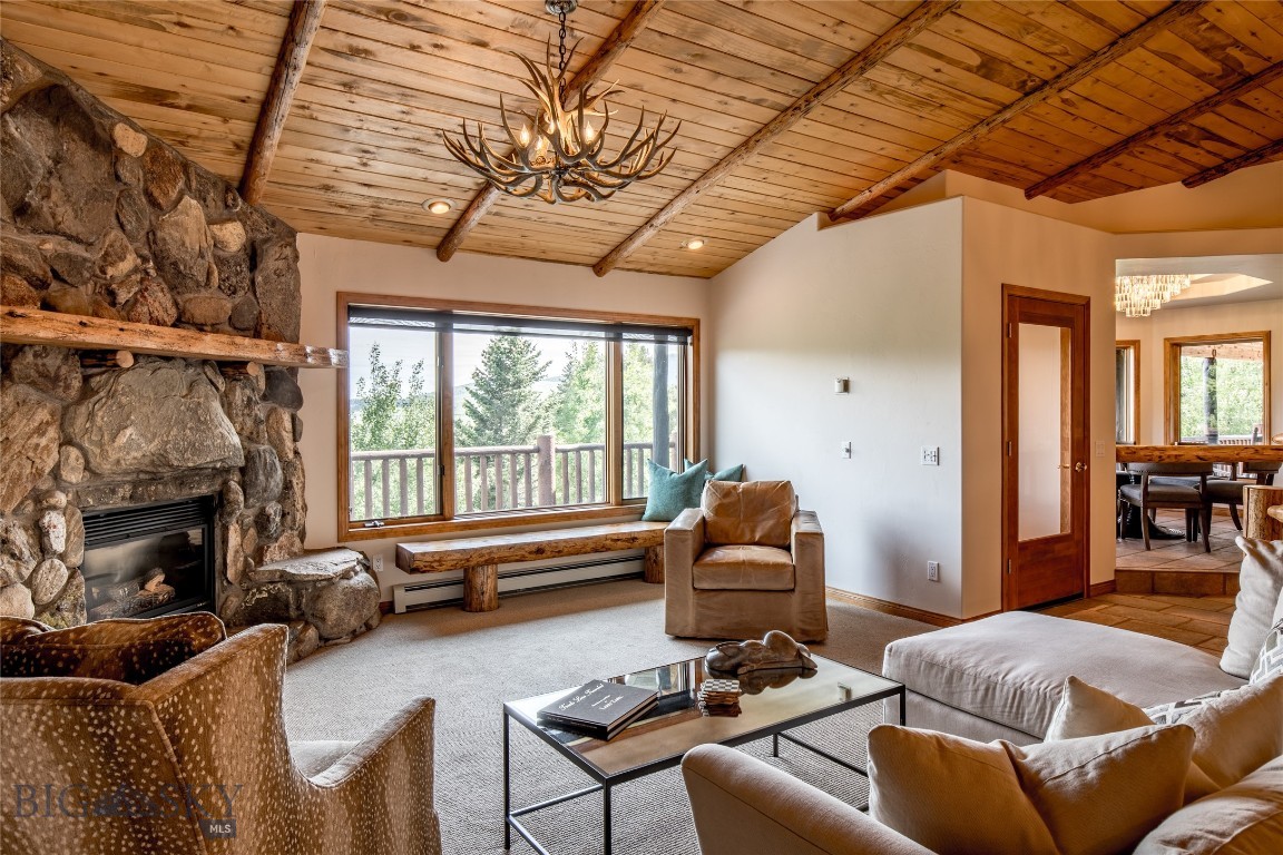 952 N Meadow Creek Rd