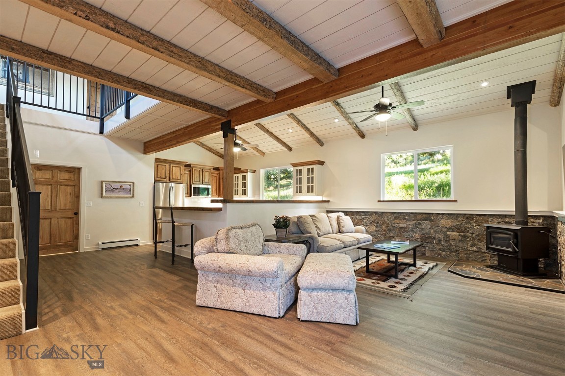 952 N Meadow Creek Rd