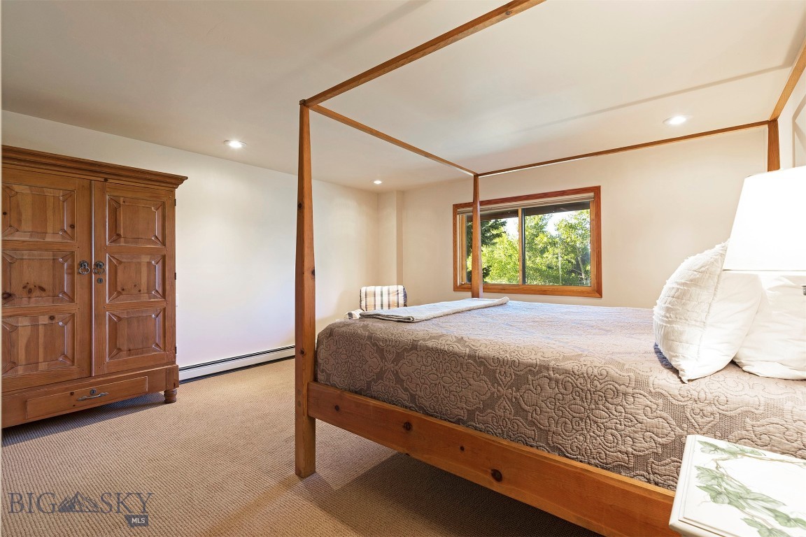 952 N Meadow Creek Rd