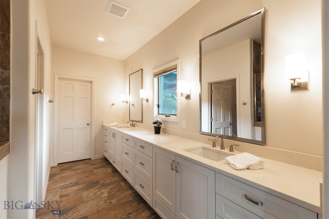 952 N Meadow Creek Rd