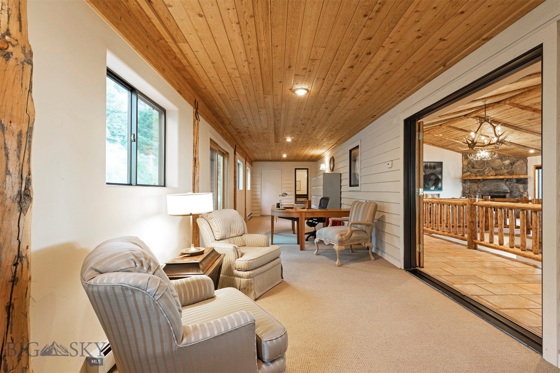 952 N Meadow Creek Rd