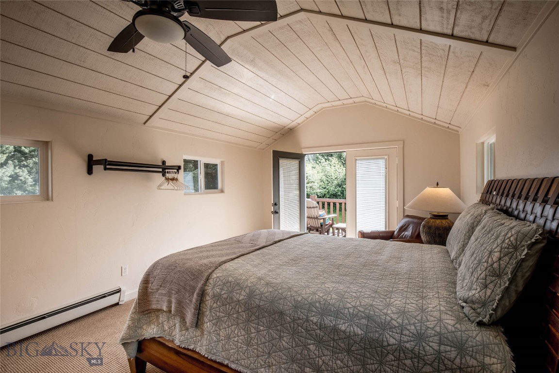 952 N Meadow Creek Rd