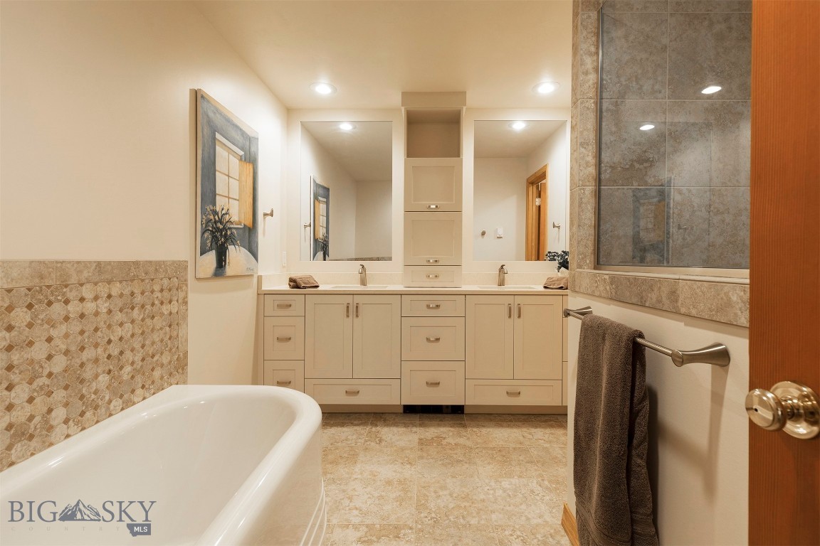 952 N Meadow Creek Rd