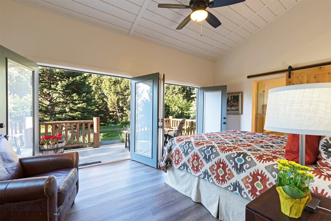 952 N Meadow Creek Rd