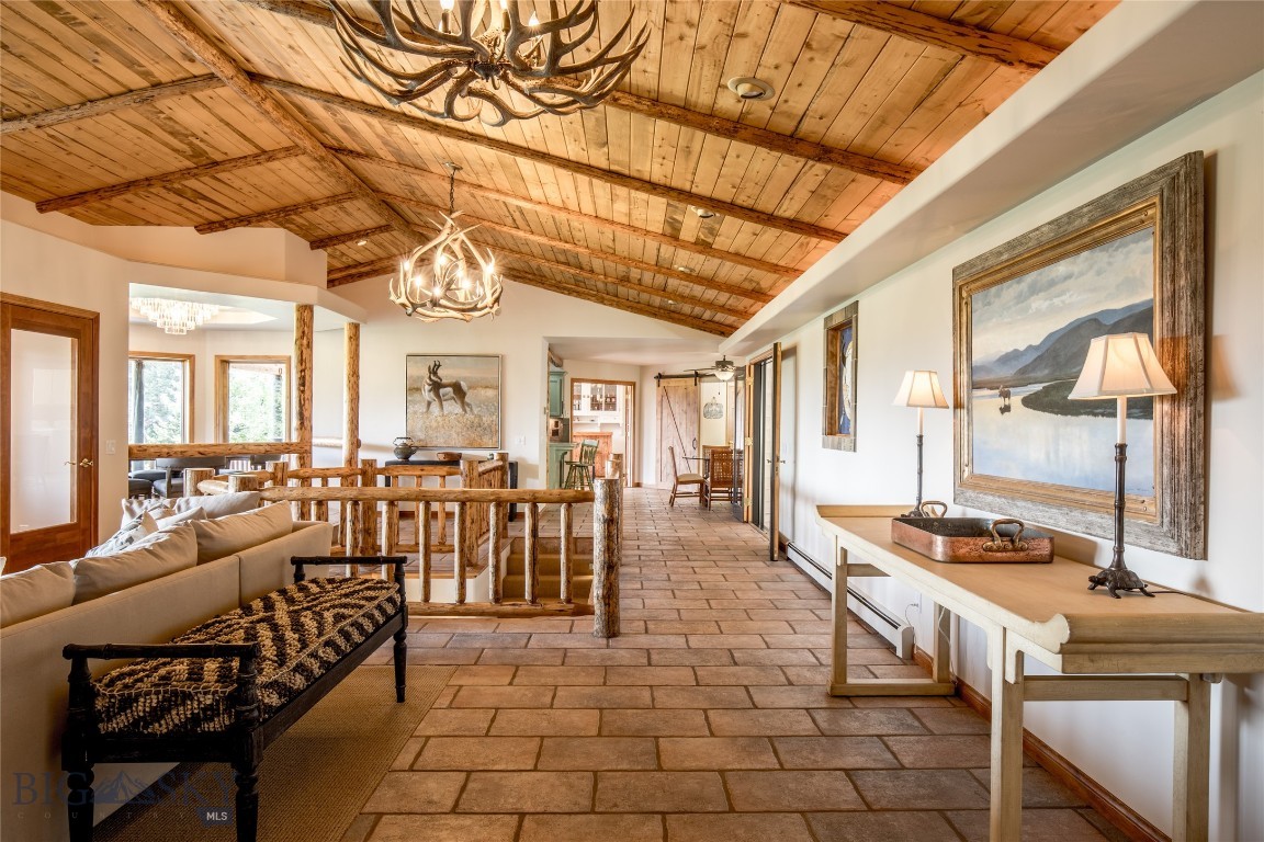 952 N Meadow Creek Rd