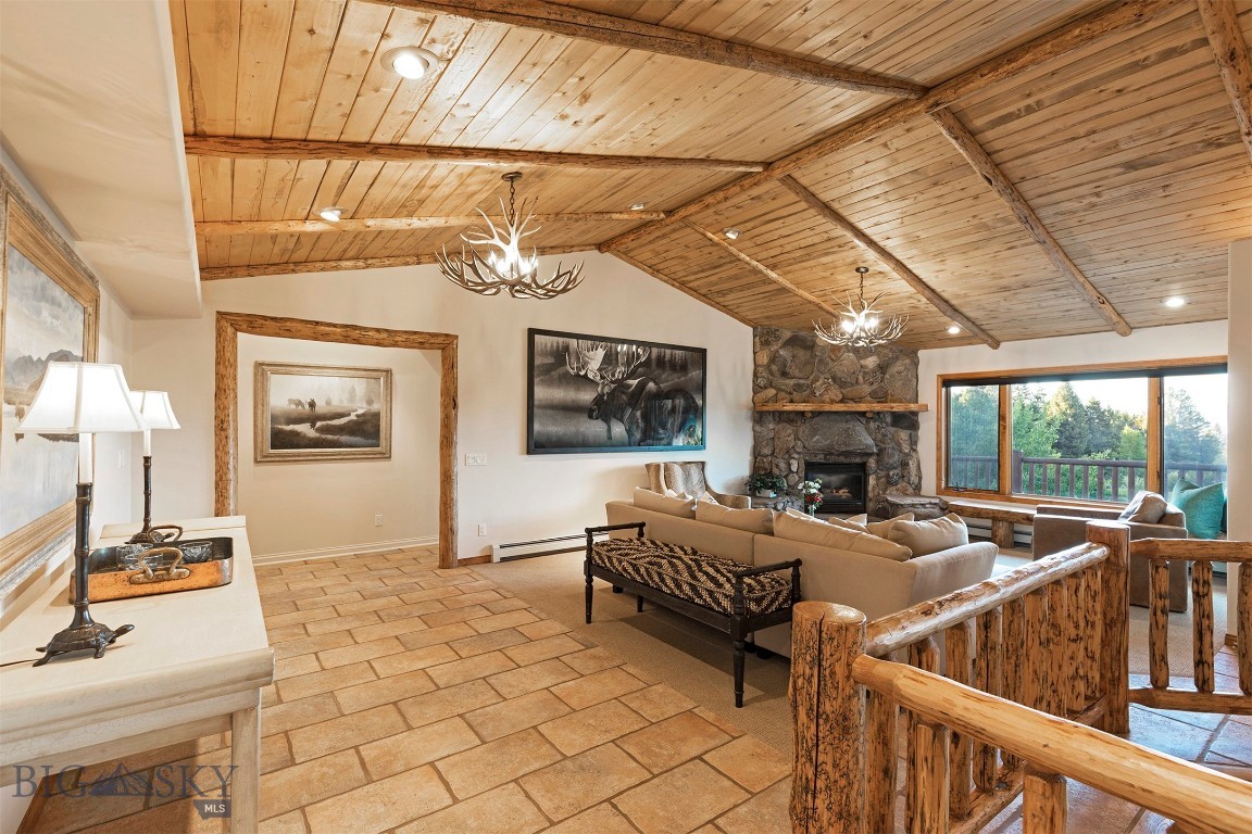 952 N Meadow Creek Rd