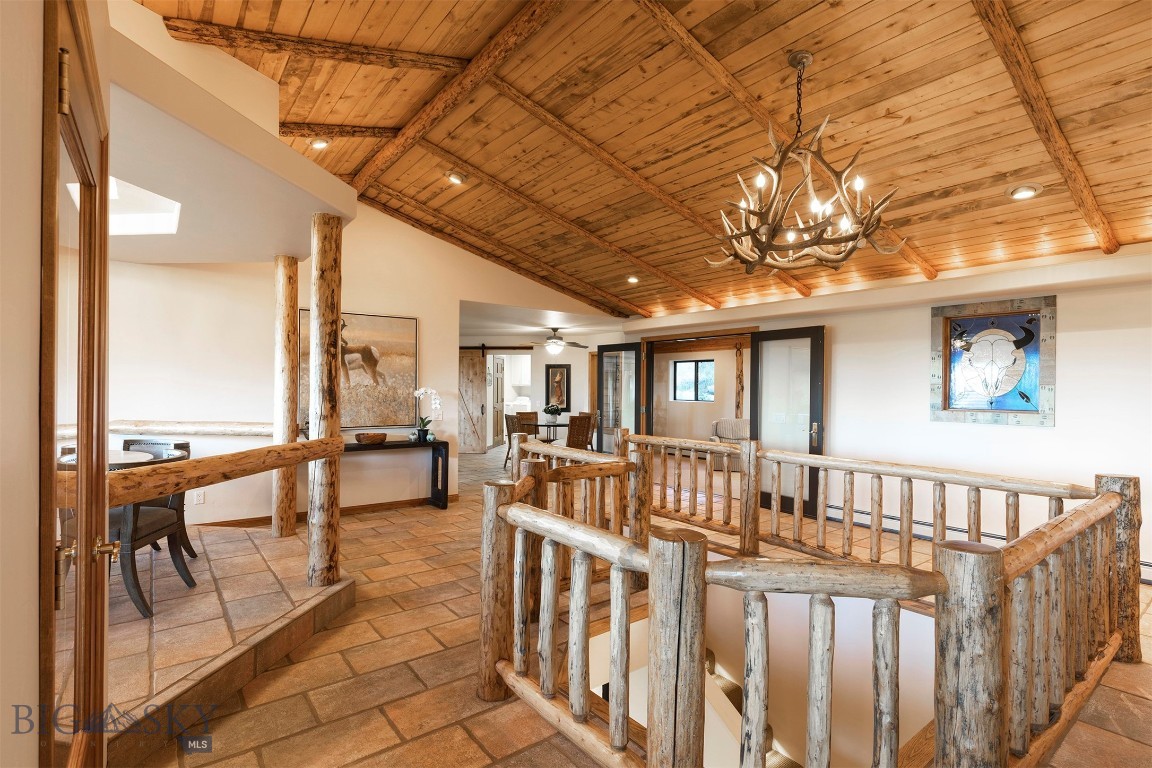 952 N Meadow Creek Rd