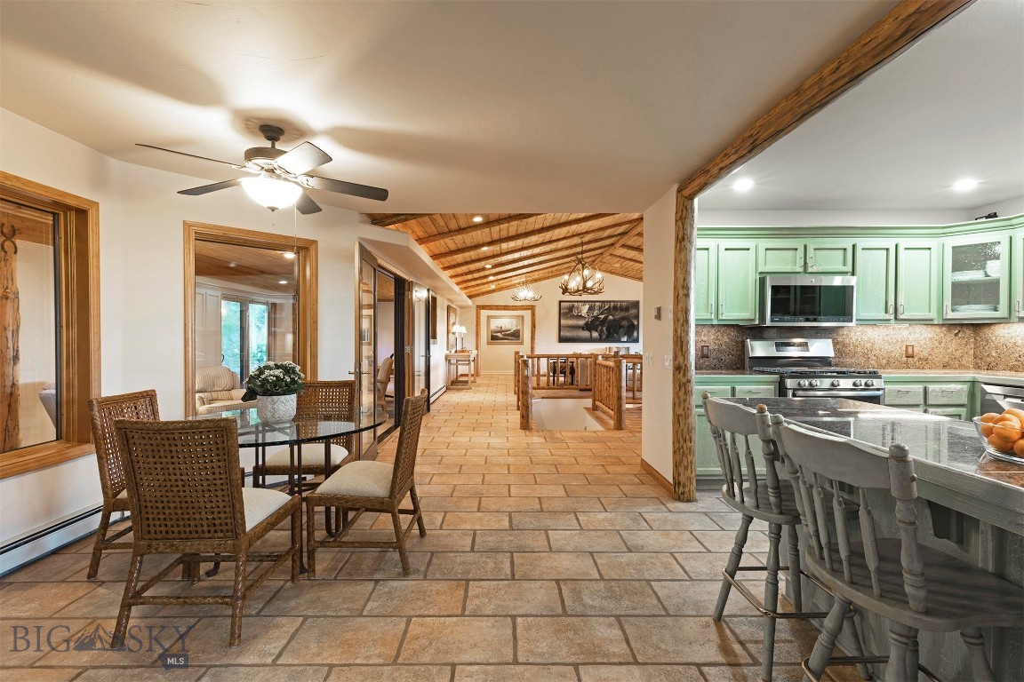 952 N Meadow Creek Rd