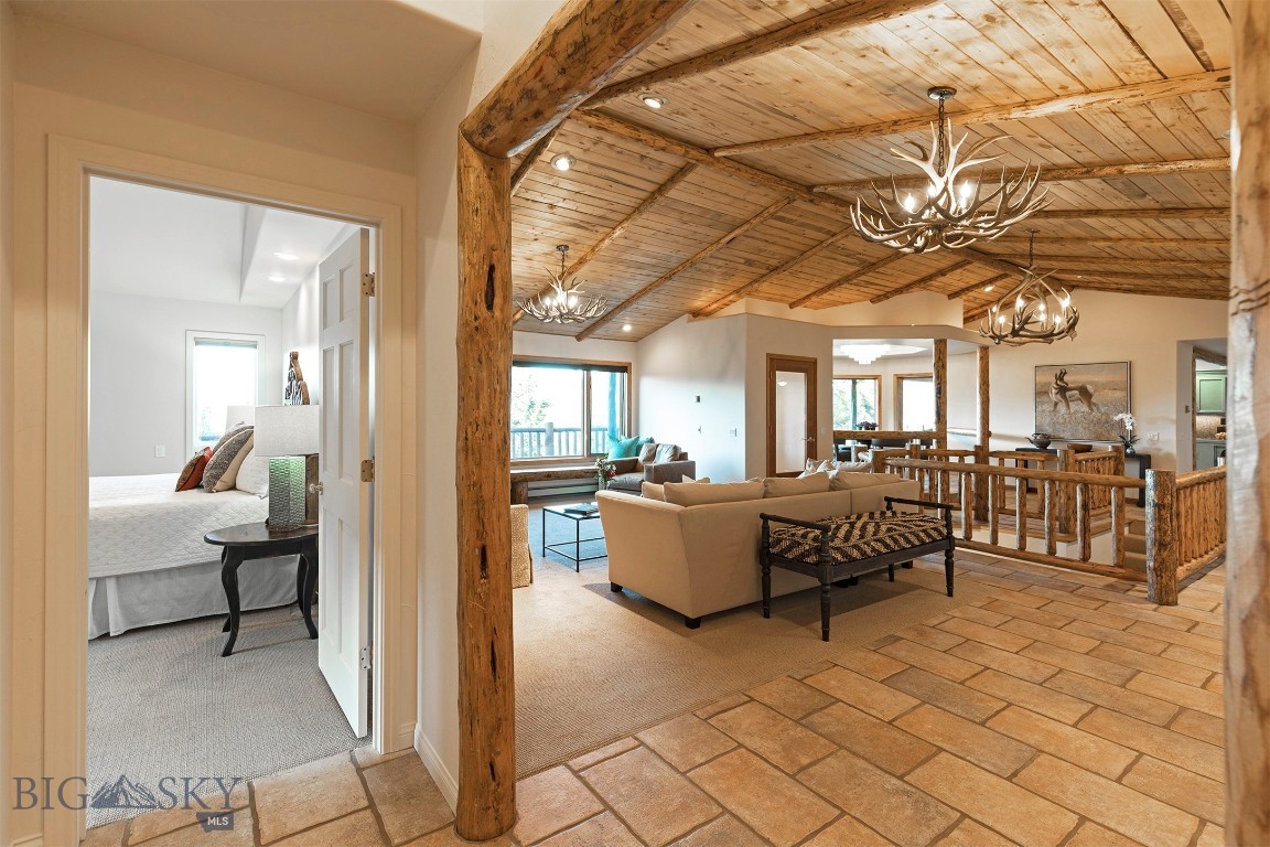 952 N Meadow Creek Rd