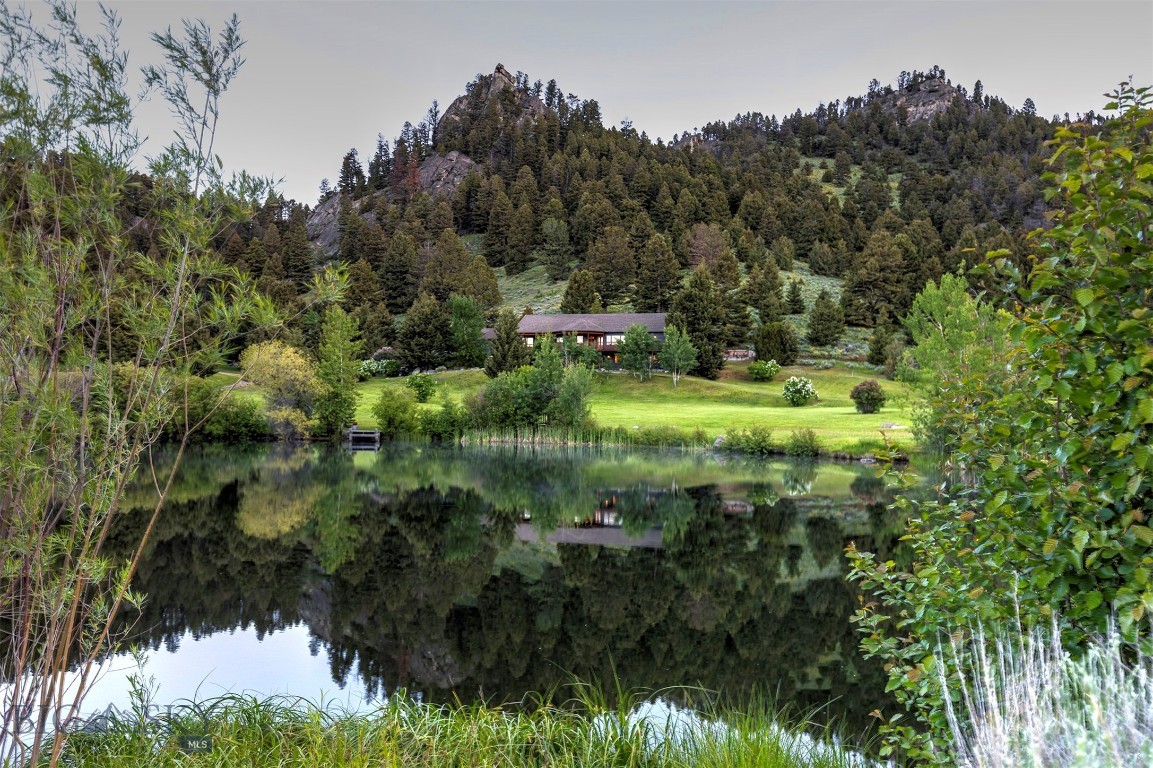 952 N Meadow Creek Rd