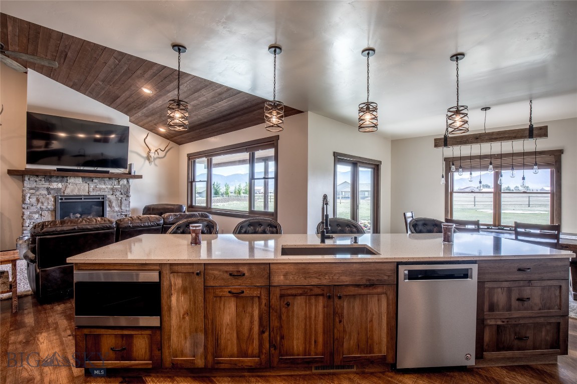 8 Sunset Court