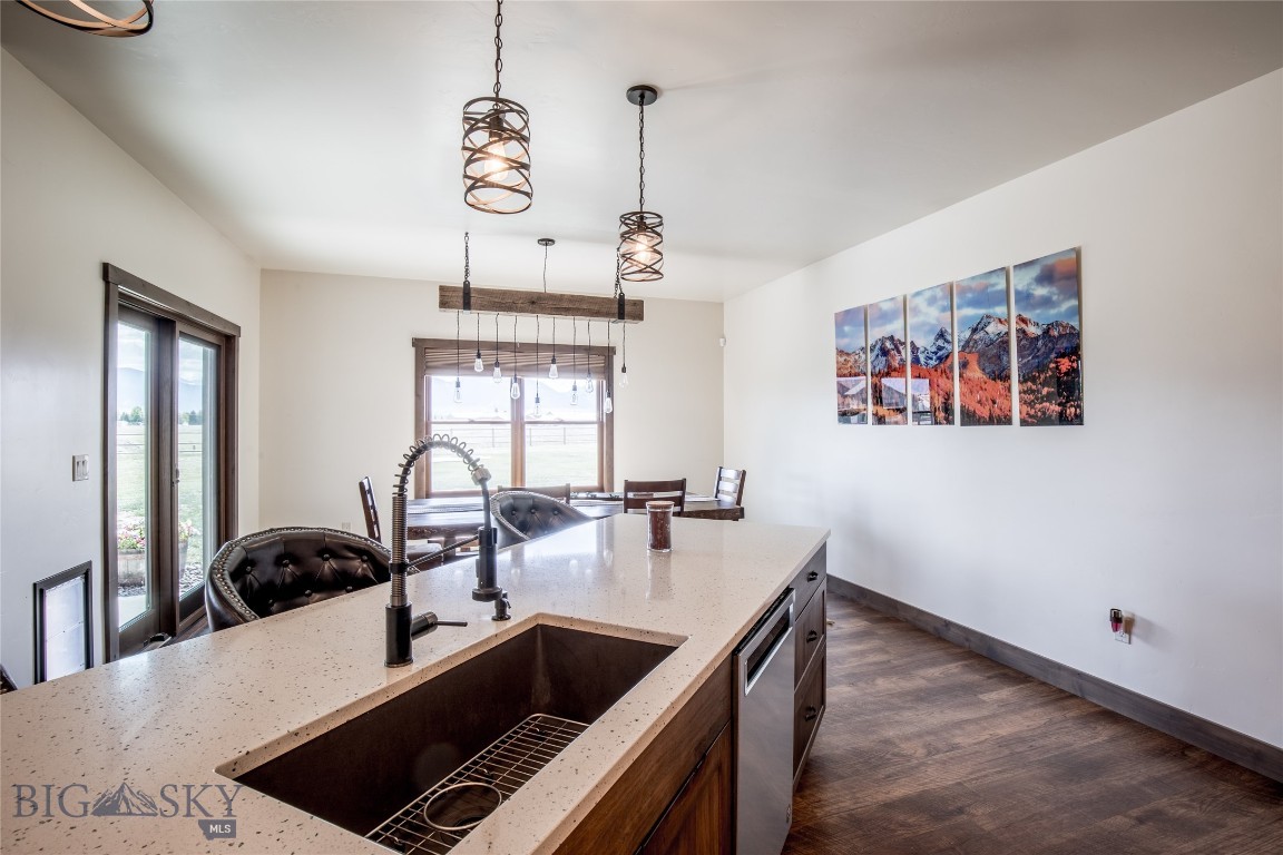 8 Sunset Court