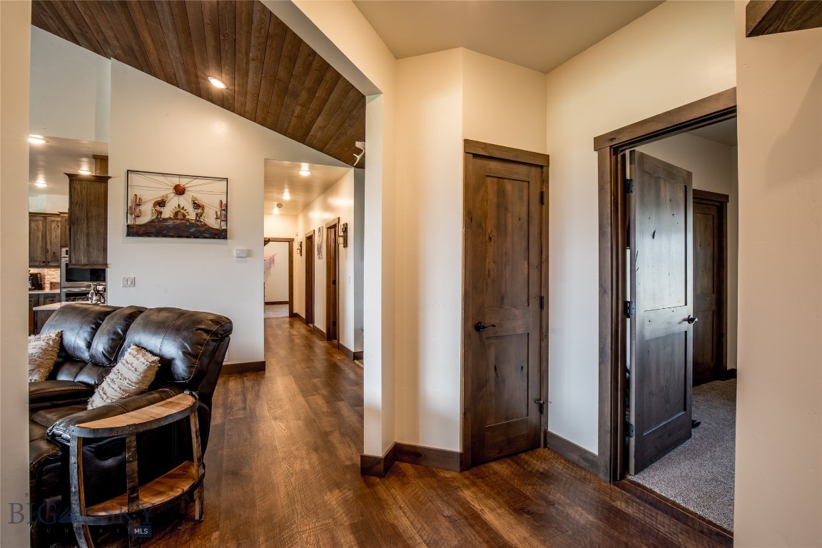 8 Sunset Court