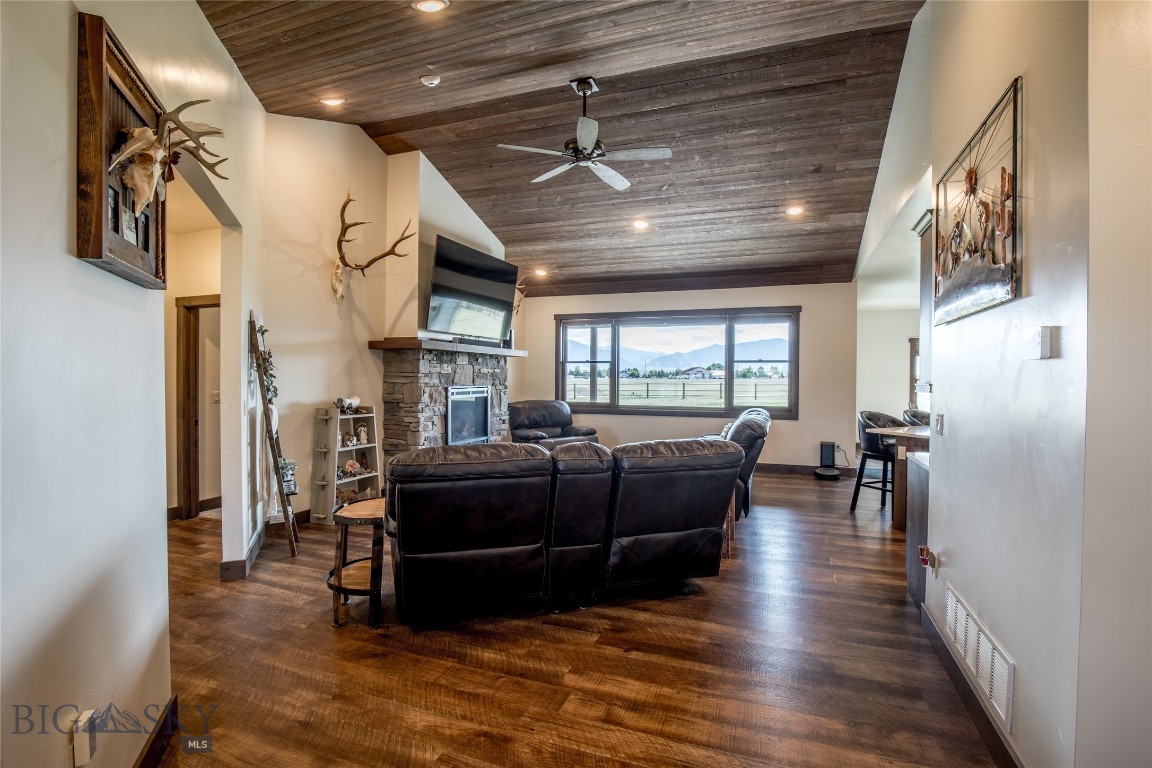 8 Sunset Court