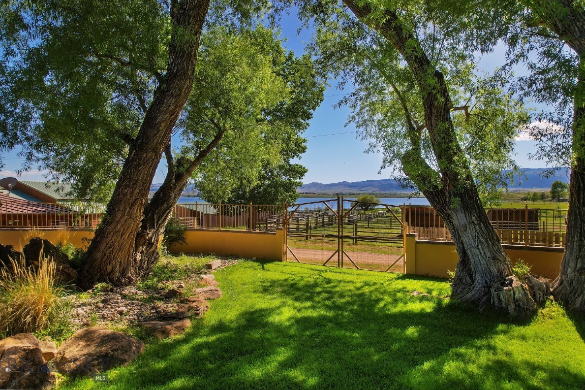 Lost Heart Ranch Ennis Lake Rd