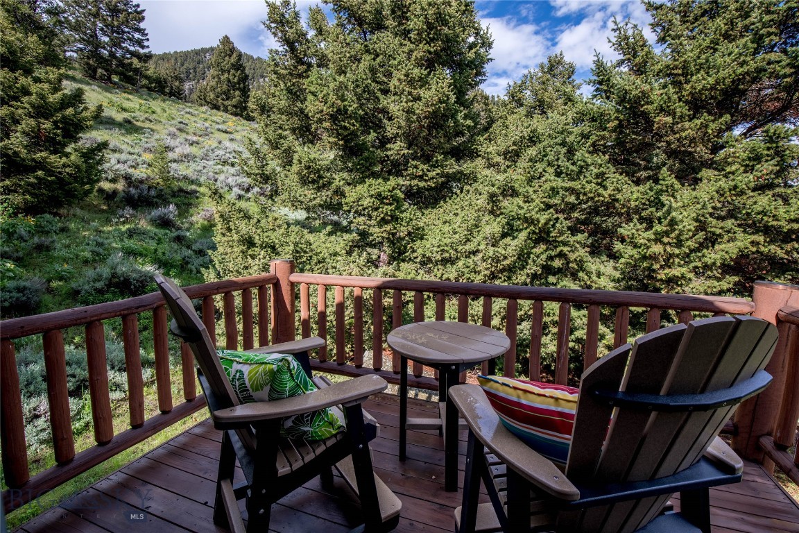 952 N Meadow Creek Road