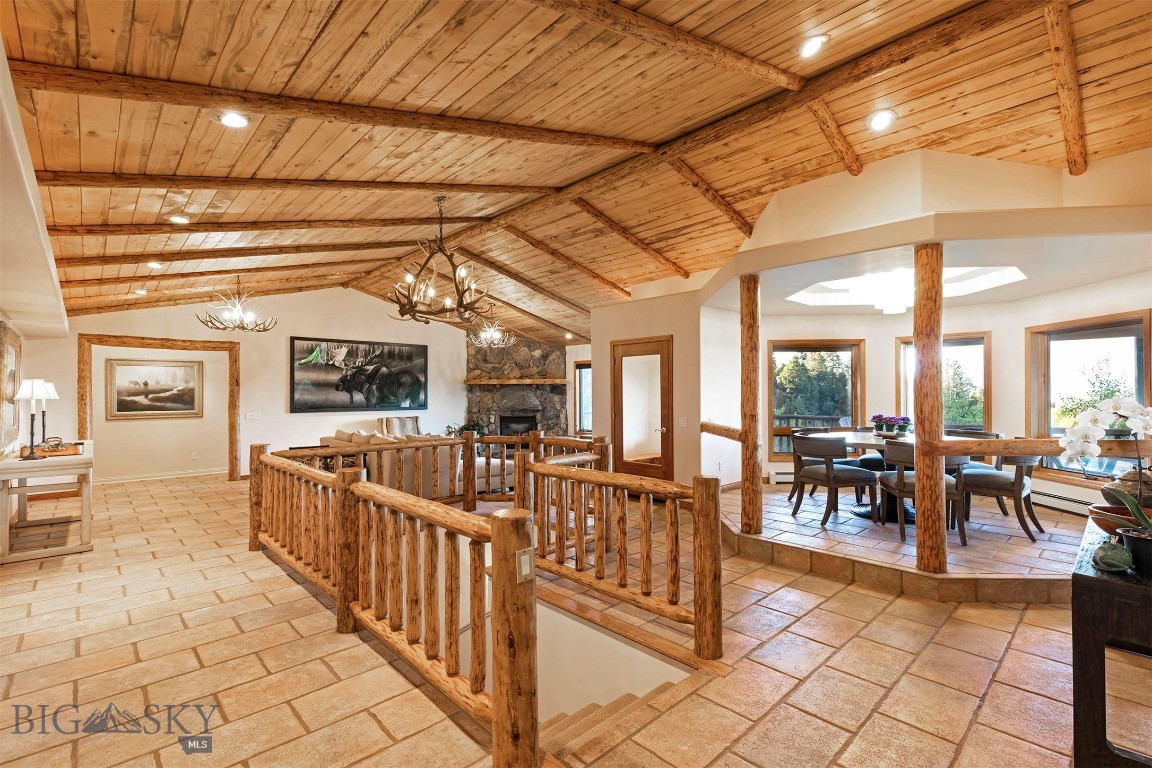 952 N Meadow Creek Road