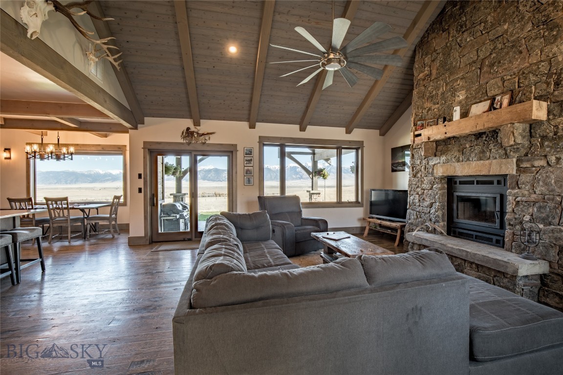 102 Diamondback Road