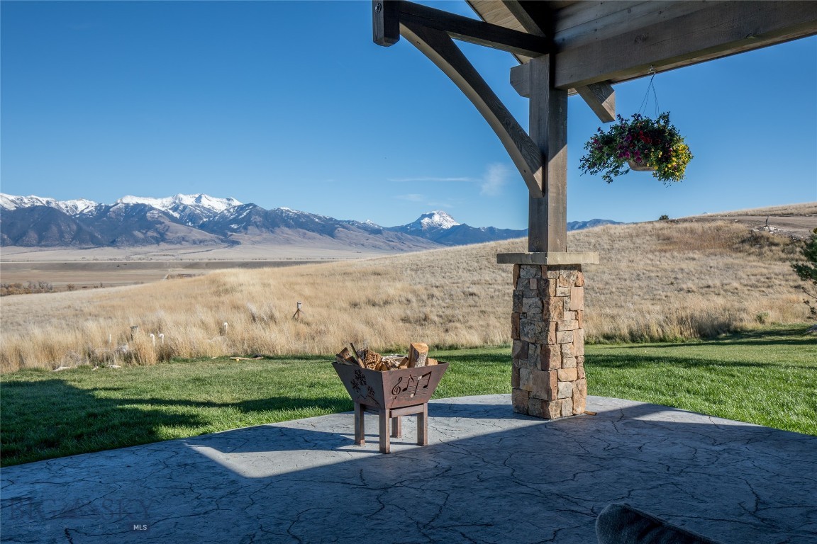 102 Diamondback Road