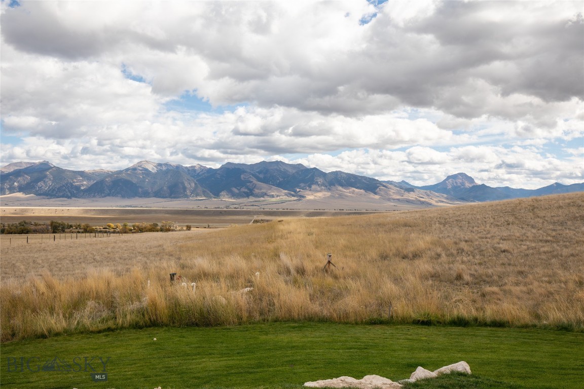 102 Diamondback Road