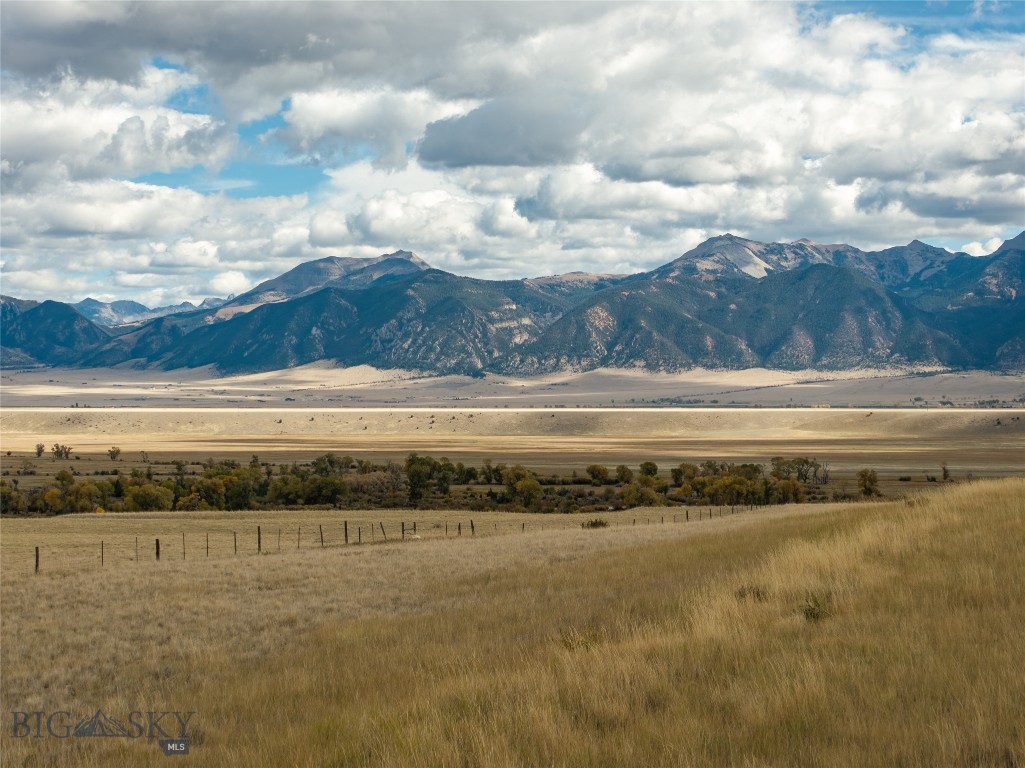 102 Diamondback Road