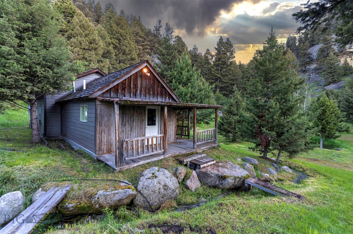 952 N Meadow Creek Road
